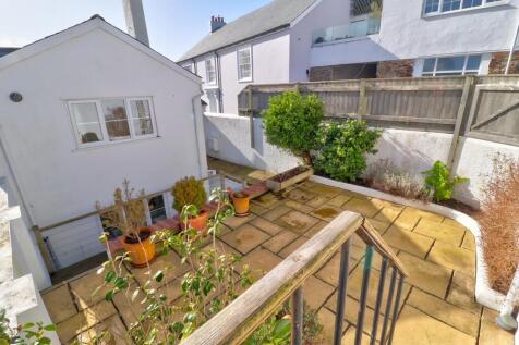 Rear garden i.jpg