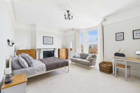 Bedroom 1.jpg