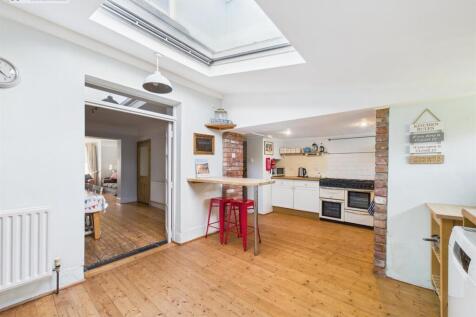 Kitchen breakfast room v.jpg