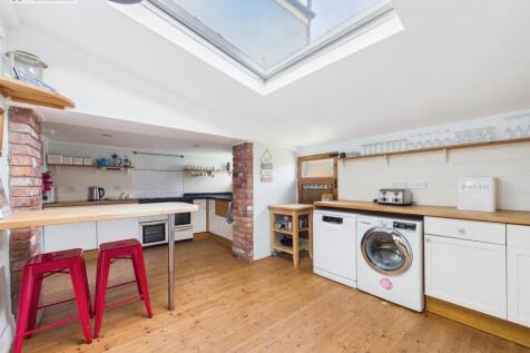 Kitchen breakfast room.jpg