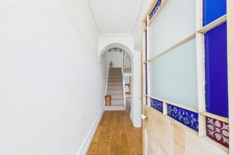 Entrance hall ii.jpg