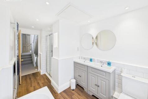 Bathroom ii.jpg