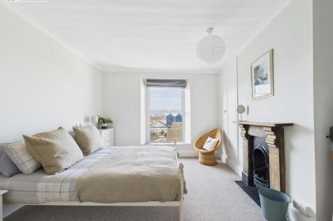 Bedroom 4 (2).jpg