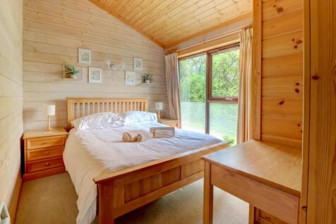 Bedroom 1.jpg