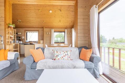 Living dining space.jpeg