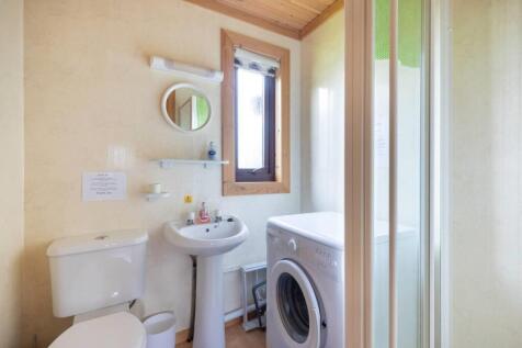 Main bathroom.jpeg