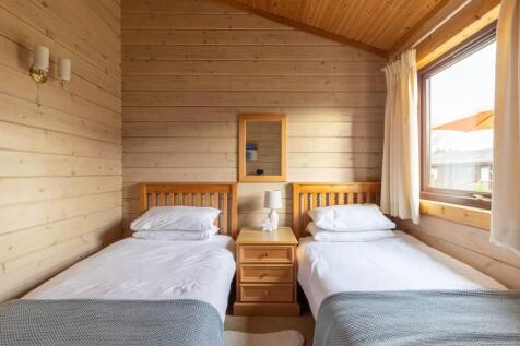 Front twin bedroom.jpeg
