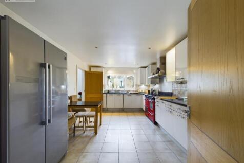 Kitchen .4.jpg
