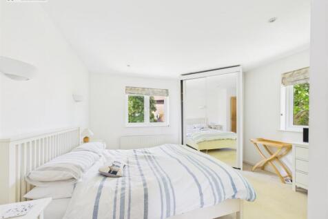 Bedroom 1.jpg