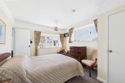 Bedroom 1 .1.jpg