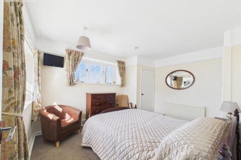 Bedroom1 .2.jpg