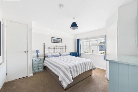 Bedroom 2 .2.jpg
