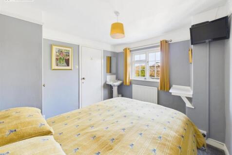 Bedroom 4 .2.jpg