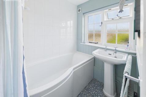 Bathroom .1.jpg