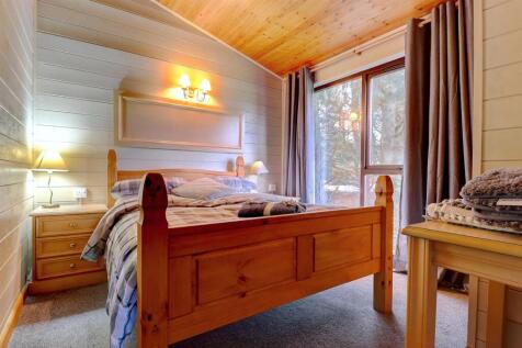 Bedroom 1 .1.jpg