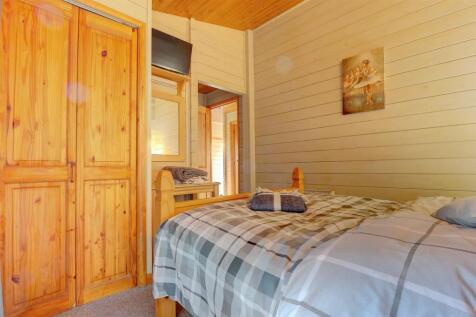 Bedroom 1 .2.jpg