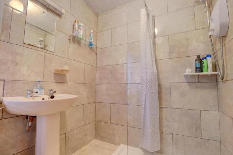 Bed 1 En Suite.jpg