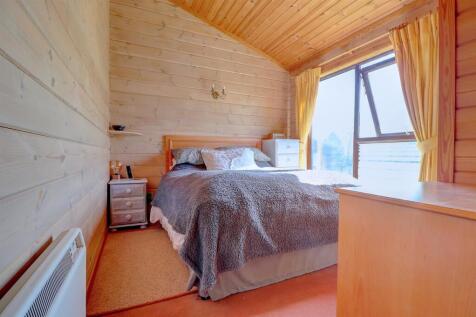 Bedroom 1 .1.jpg