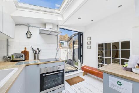 Kitchen v.jpg