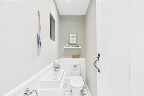 First Floor Cloakroom.jpg