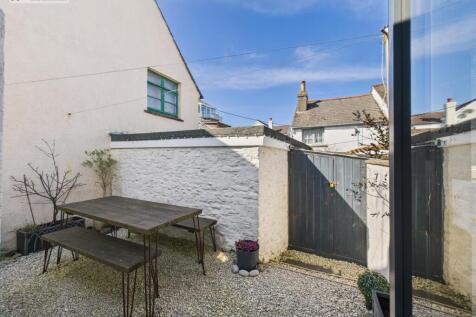 Rear Courtyard ii.jpg