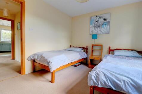 Bedroom 2 .2.jpg