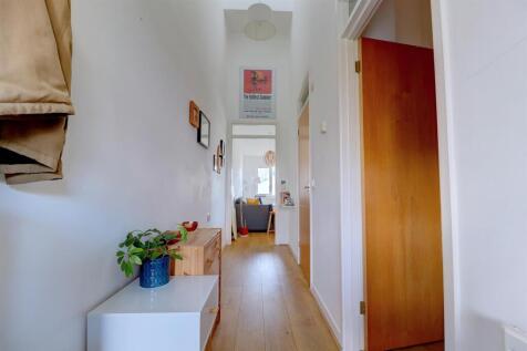 Hallway .1.jpg