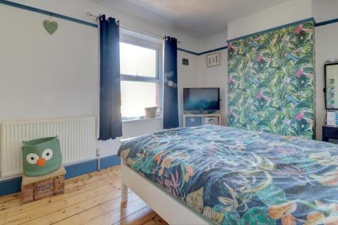 Bedroom 1 ii.jpg