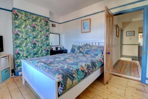 Bedroom 1.jpg