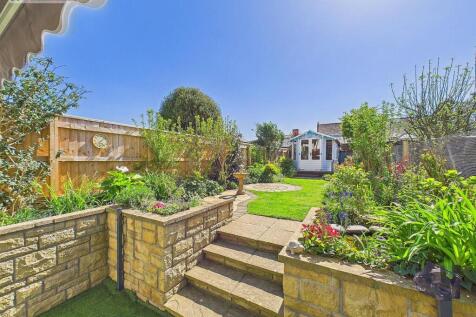 Garden .3.jpg