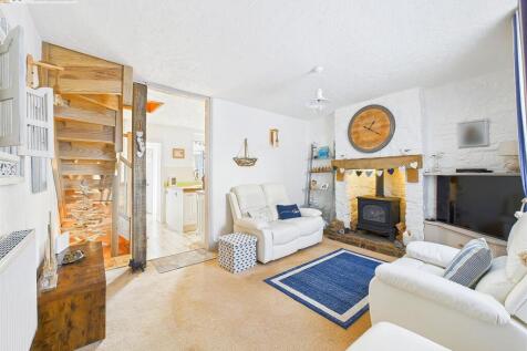 Living Room .2.jpg