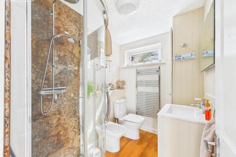 Bathroom .1.jpg