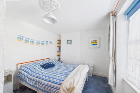 Bedroom 1 .1.jpg