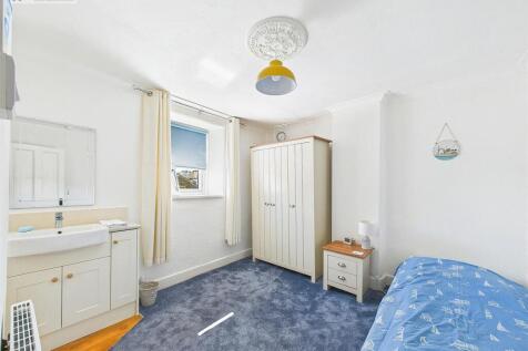 Bedroom 2 .2.jpg