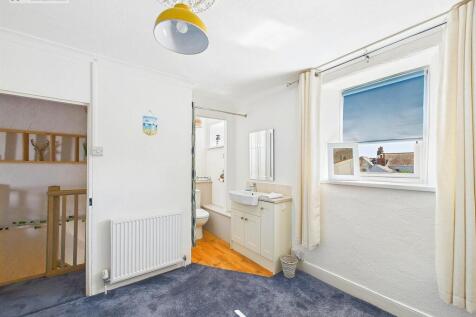 Bedroom 2 .3.jpg