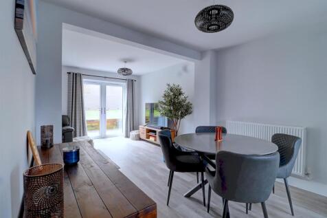Dining Area .1.jpg