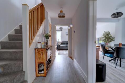 Hallway .1.jpg