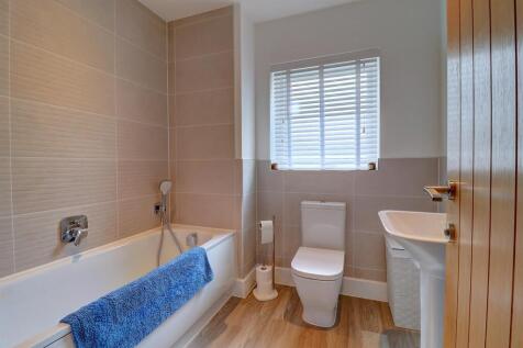 Bathroom .1.jpg