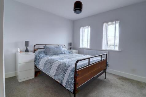 Bedroom 1 .1.jpg