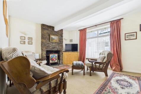 Living Room .2.jpg