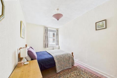 Bedroom 1 .2.jpg