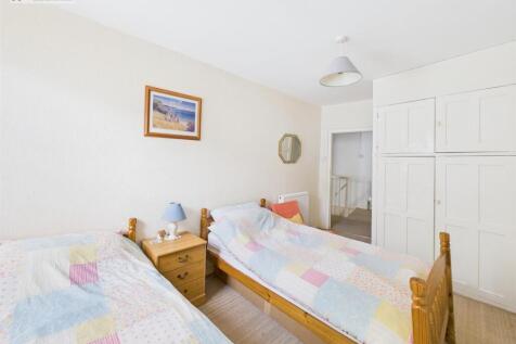 Bedroom 2 .2jpg
