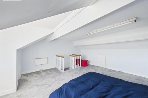 Bedroom 1 .2.jpg