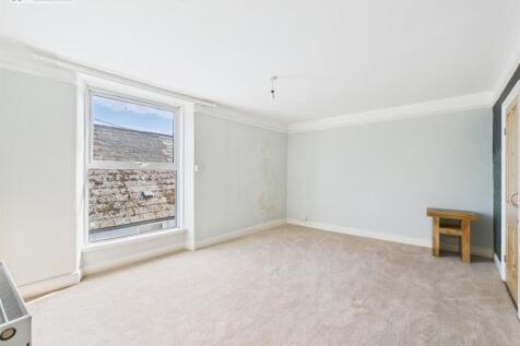 Bedroom 2 .2.jpg