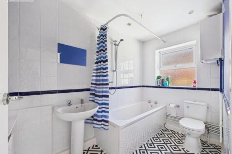 Bathroom .1.jpg