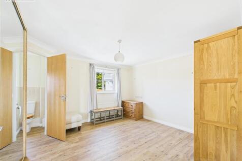 Bedroom 1.jpg