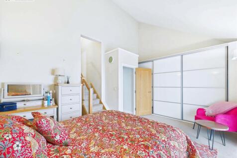 CAM01113G0-PR0146-STILL033.jpg