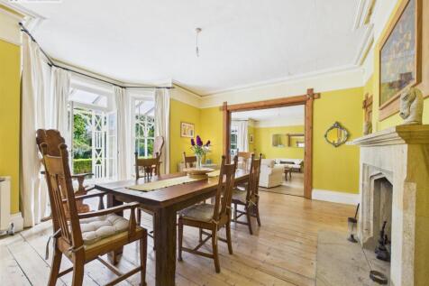 Dining room vi.jpg