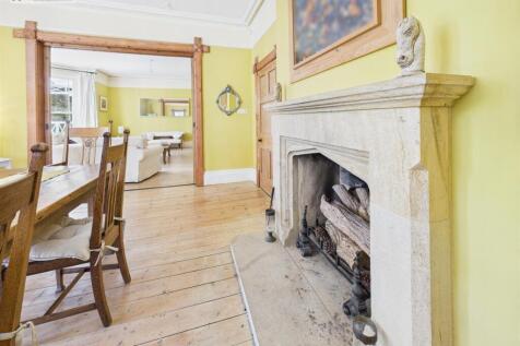 Dining room v.jpg