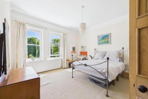 Bedroom 2 .2.jpg